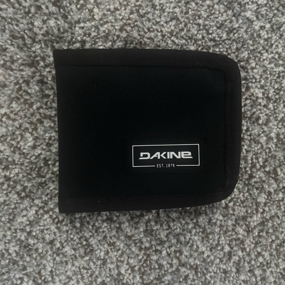 Dakine wallet